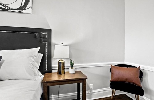 Avondale Wohnung | 2BR Stylish Apartment in Avondale close to Shops - Roscoe 1W