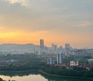 Salak South Wohnung | 2BR unit in Razak City Residence by Lisa Homestay