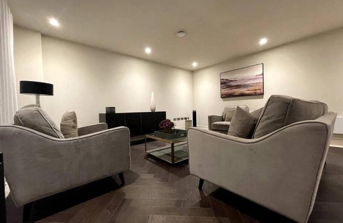 Chigwell Wohnung | 2BR Urban Vista Retreat CHCL F7