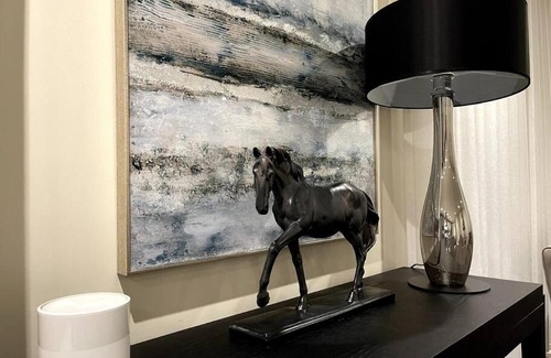 Chigwell Wohnung | 2BR Urban Vista Retreat CHCL F7