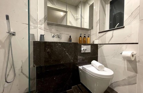 Chigwell Wohnung | 2BR Urban Vista Retreat CHCL F7