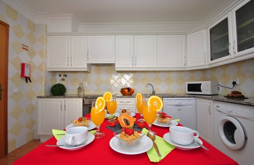 Olhos D'Agua Wohnung | 2BR w/ Pool & Sea View – Olhos d'Água