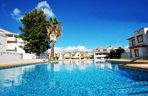 Olhos D'Agua Wohnung | 2BR w/ Pool & Sea View – Olhos d'Água