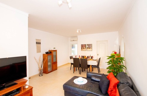 Portimao Wohnung | FANTASTIC APARTMENT WITH AIR CON, FREE WI-FI, RESORT W/ AMAZING AMENITIES
