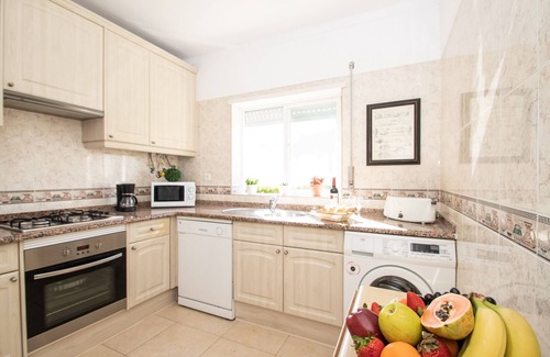 Portimao Wohnung | FANTASTIC APARTMENT WITH AIR CON, FREE WI-FI, RESORT W/ AMAZING AMENITIES