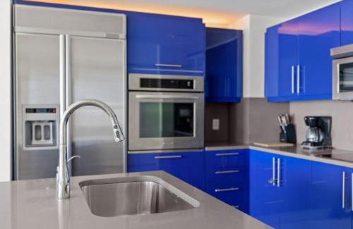 Central Beach Wohnung | 2BR W Residence FLL, OCEAN VIEWS, Infinity pool, hot tub, large balcony, easy amentiy access