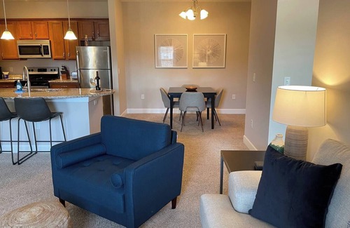 Westerville Wohnung | *2BR*Water Views*W+D*Walkable*Pool*Gym!