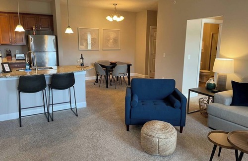 Westerville Wohnung | *2BR*Water Views*W+D*Walkable*Pool*Gym!