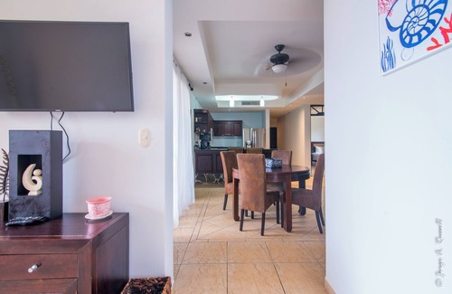 Barrio Los Villalobos Eigentumswohnung | 2n floor Condo with ocean view, wifi, pool, kitchen, 3 bedrooms, 2.5 bath, Jaco