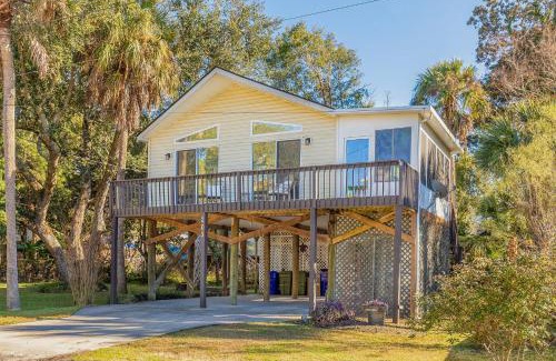 Folly Beach Haus | 2nd Block E Huron - Keep Palm - Adorable House Minutes from the Beach