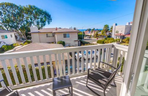 Village of La Jolla Haus | 2nd floor A-C steps to beach downtown La Jolla