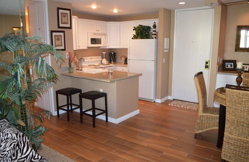 Townsite Eigentumswohnung | Ocean / Harbour View-Newly Remodeled-Shows wie ein Modell nach Hause!