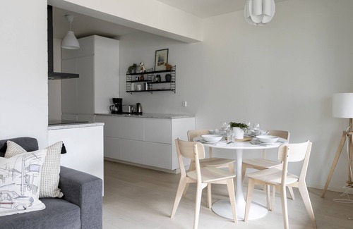 Kluuvi Wohnung | 2ndhomes Modern 1BR Apartment w Balcony