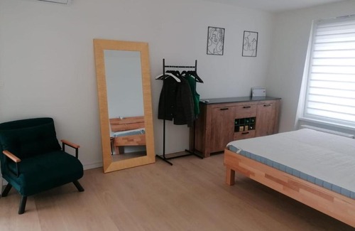 Ruzinov Wohnung | 2x2x2 apartment - nový 2 izbový apartmán, 2-minúty od letiska, 2- garáže