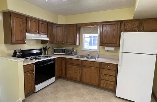 Bedford Haus | 3/1 Clean and Comfortable Home in Historic Bedford