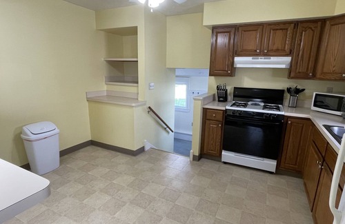 Bedford Haus | 3/1 Clean and Comfortable Home in Historic Bedford