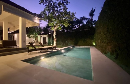 Laksmana Villa | 3 BD VILLA | 400 m VOM STRAND / KUDETA / SEMINYAK-PLATZ | RUHIG & SICHER