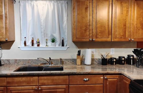 Fillmore Haus | 3 BDR - Prime spot! Mins from EVERYTHING! - CBD, Fairgrounds, City Park, airport