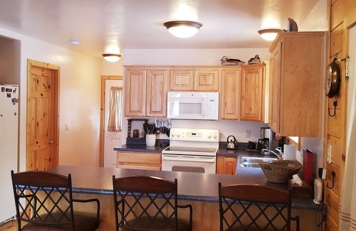 Long Valley Junction Kabine | 3 gemütliche BDRM-Kabine - zentral zu Bryce & Zion gelegen. In der Nähe von Duck Creek