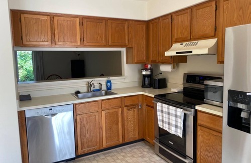 Fairland Haus | 3 bed/ 1.5 bath in a Beautiful Townhouse