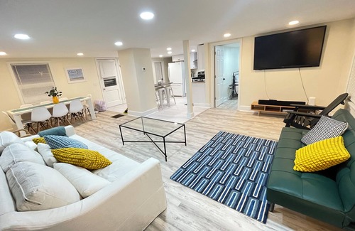 Pawcatuck Hütte | 3-Bed 19thC Cottage 9minutes from Misquamicut Beach