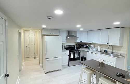 Pawcatuck Hütte | 3-Bed 19thC Cottage 9minutes from Misquamicut Beach