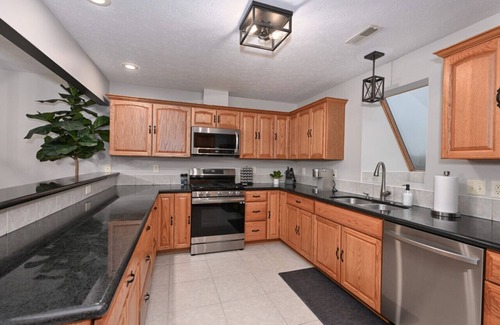 Wadsworth Haus | 3 bed 2.5 bath Townhome