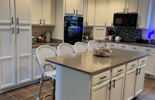 Mayo Haus | 3-bed 3 bath home in Edgewater MD on the beach, 25 min from USNA and Annapolis.