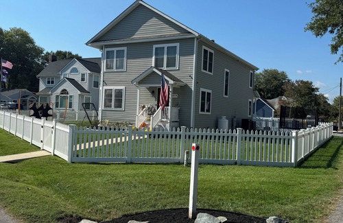 Mayo Haus | 3-bed 3 bath home in Edgewater MD on the beach, 25 min from USNA and Annapolis.