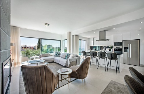 Correeira Haus | 3 Bed Room Villa in Albufeira + Private Heated Pool (on request)