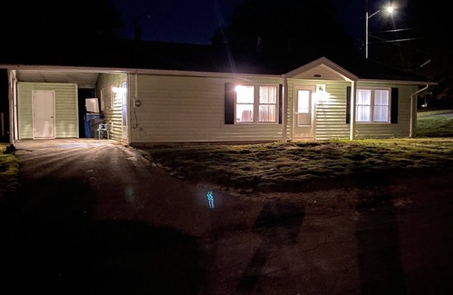 Randolph Haus | 3 Bedroom 1.5 Bath home minutes from Boston!! Beautifully decorated and cozy.