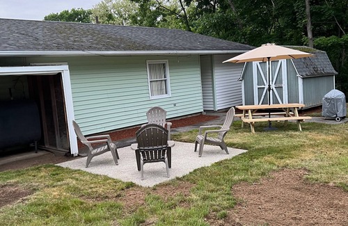 Randolph Haus | 3 Bedroom 1.5 Bath home minutes from Boston!! Beautifully decorated and cozy.