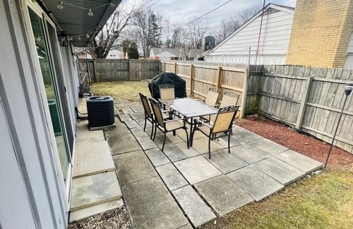 Muncie Haus | 3 bedroom 1.5 bath house. Walkable to BSU and many restaurants, ping pong table