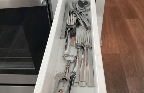 Primos Secane Wohnung | 3-bedroom 1bath Luxury house with parking WiFi, AC in fabulous Philadelphia.