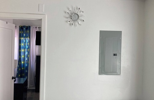 Primos Secane Wohnung | 3-bedroom 1bath Luxury house with parking WiFi, AC in fabulous Philadelphia.