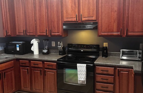 Northeast Haus | 3-bedroom 2 and half bathroom spacious NW stadium home free off street parking