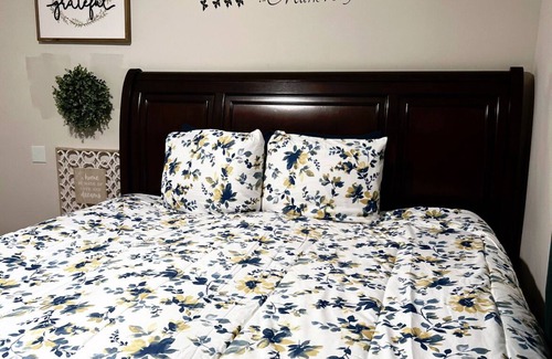 Clayton Haus | 3 bedroom, 4 beds and 2-bathroom home with upgraded full kitchen and living room