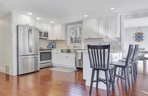 Moody Haus | 3-bedroom Air Conditioned Home recently updated in Moody, 5-minute walk to beach