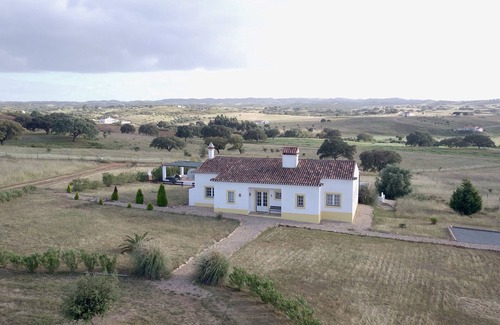 Garvao Villa | Villa im Alentejo-Stil mit 3 Schlafzimmern und privatem Pool in einer wunderschönen ländlichen Landschaft