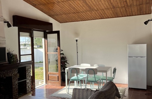 Apulia Haus | 3-bedroom beach house in enchanting Apúlia with WiFi