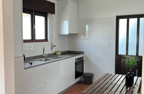 Apulia Haus | 3-bedroom beach house in enchanting Apúlia with WiFi