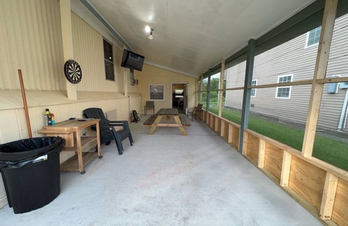 Theriot Hütte | 3-Bedroom Camp IN Falgout Canal Marina, Theriot LA