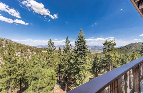 Tahoe Village Eigentumswohnung | 3-Bedroom Condo, Walk to Ski Lifts, Amazing View