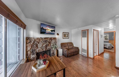 Tahoe Village Eigentumswohnung | 3-Bedroom Condo, Walk to Ski Lifts, Amazing View