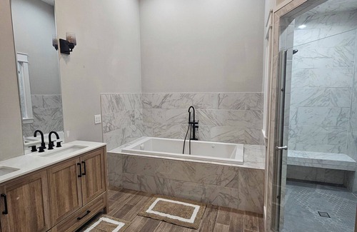 Interlochen Haus | 3-bedroom dog friendly house in charming Interlochen for the outdoor enthusiasts