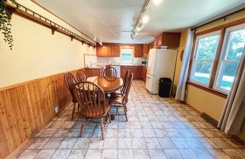 Millersburg Haus | 3 Bedroom home outside of Berlin, Patio with Hot Tub!