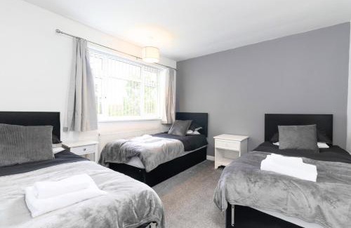 Weston on Trent Haus | 3 Bedroom Home with Private Driveway
