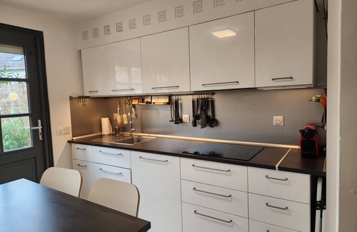 Pontault-Combault Haus | 3-bedroom house surrounded by a garden near Paris and Disney