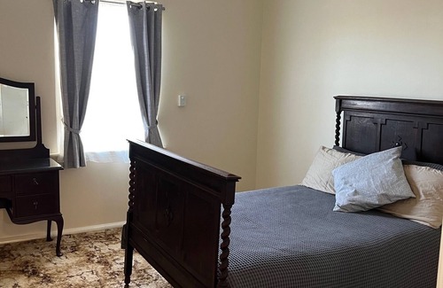 Napperby Haus | 3 Bedroom House, heating & cooling -17kms to Port Pirie - Pet Friendly.