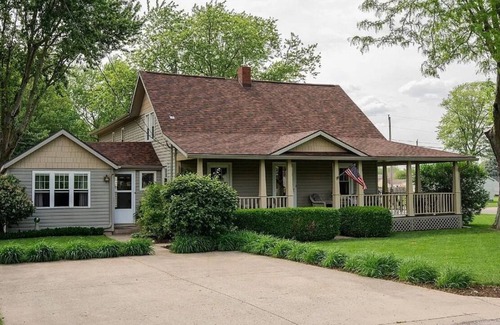 Yorktown Haus | 3-bedroom house in beautiful Yorktown, IN. Close to Ball State.